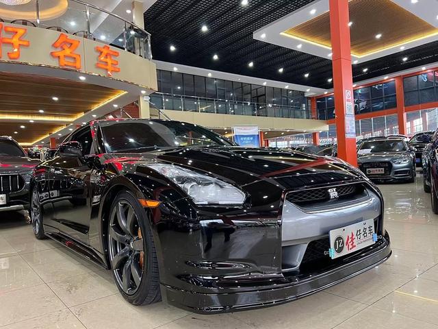 Nissan GT-R