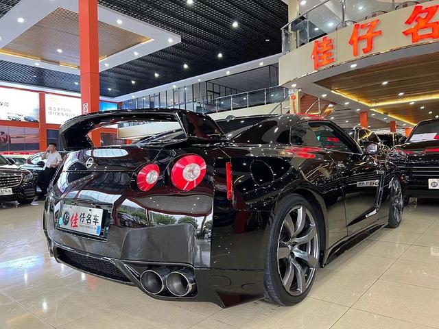 Nissan GT-R