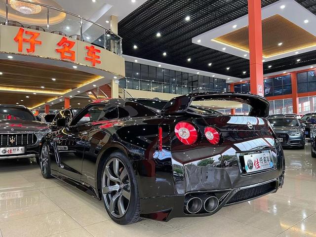 Nissan GT-R