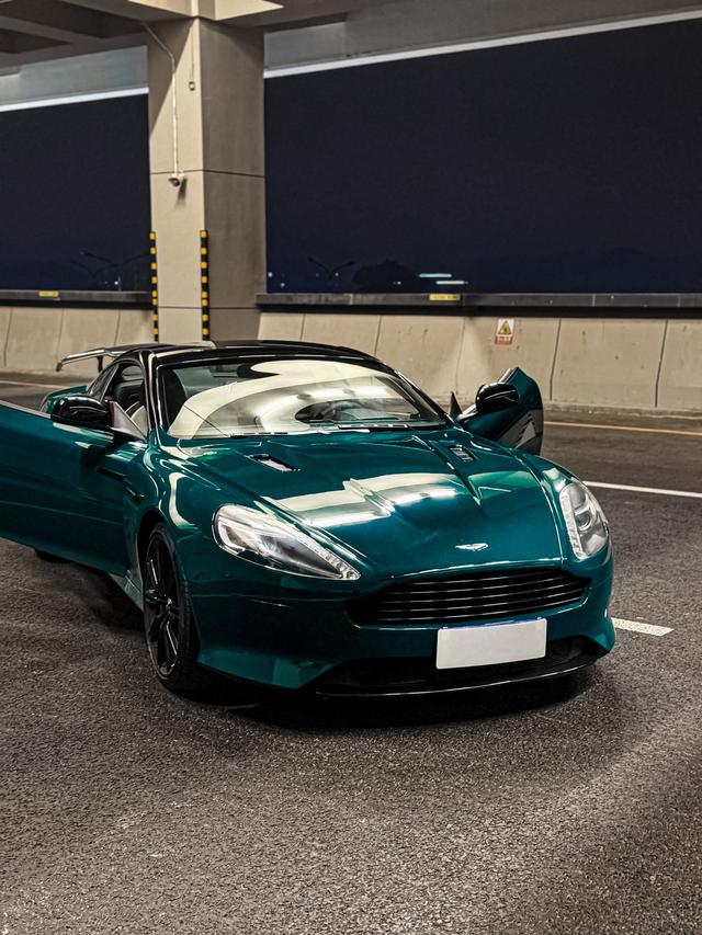 Aston Martin Virage