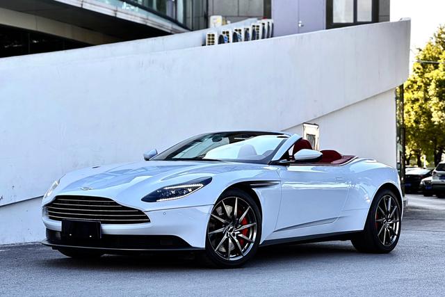 Aston Martin DB11