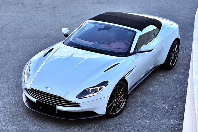 Aston Martin DB11