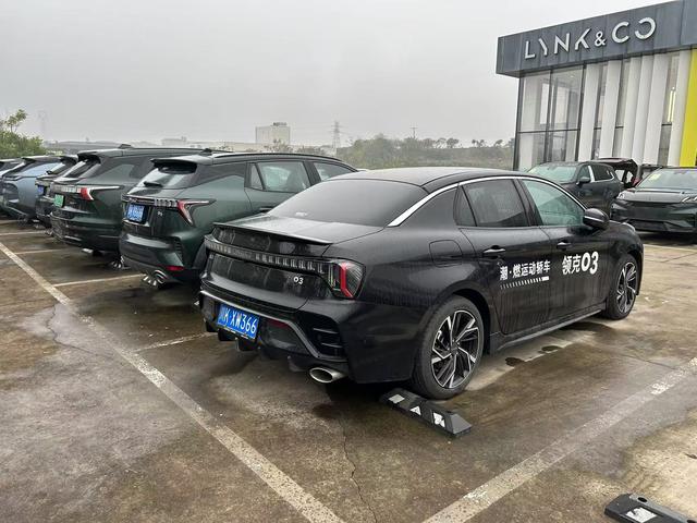 Lynk & Co 03