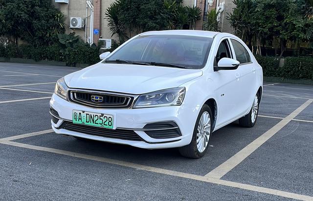 Geely Emgrand EV