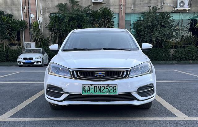 Geely Emgrand EV