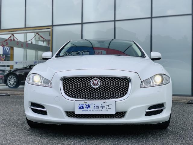 Jaguar XJ