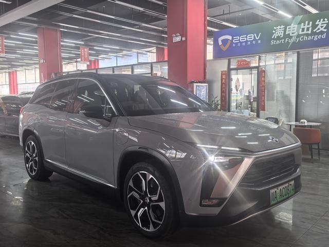 NIO ES8