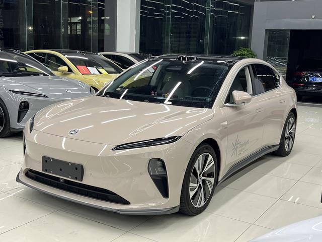 NIO ET5