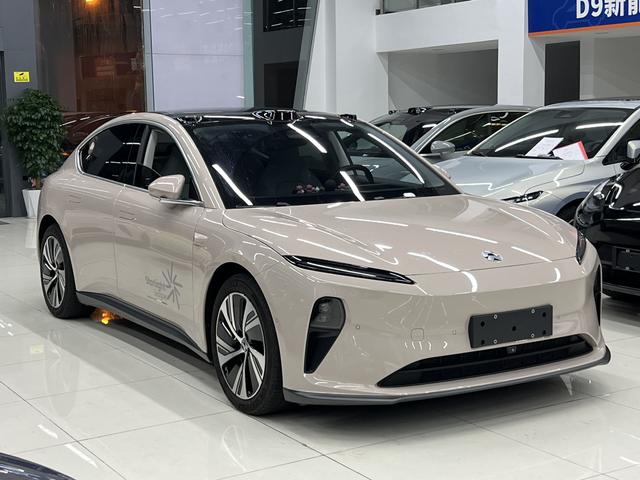 NIO ET5