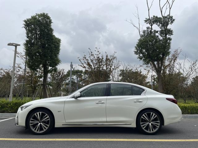 Infiniti Q50L