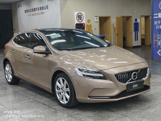 Volvo V40