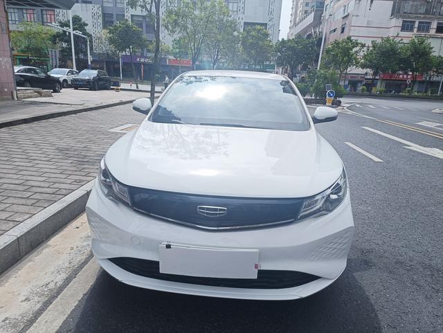 Geely Emgrand EV