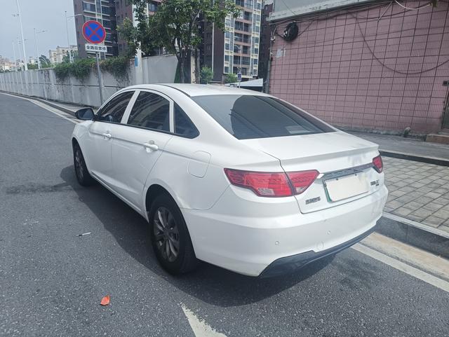 Geely Emgrand EV