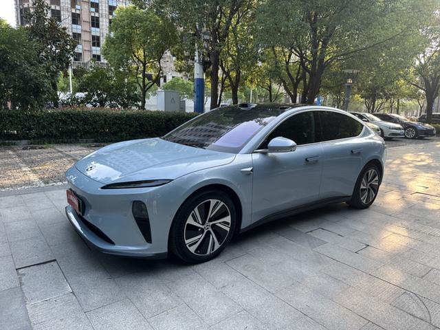 NIO ET5