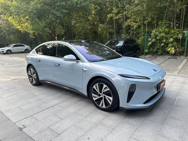 NIO ET5