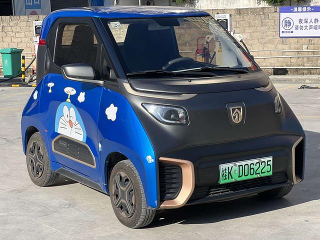 Baojun E200