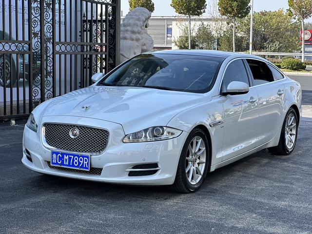 Jaguar XJ