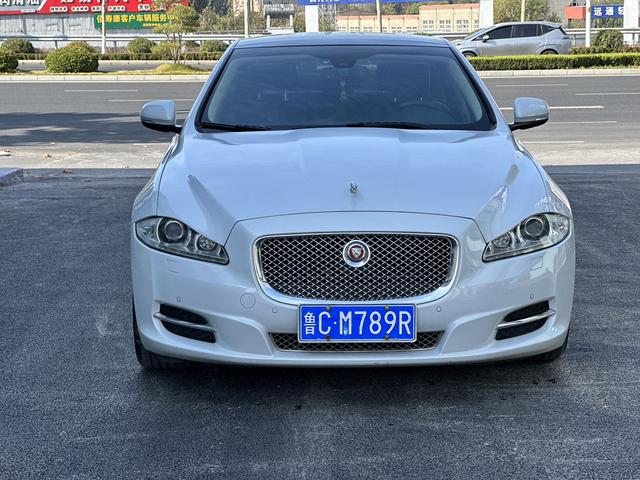 Jaguar XJ