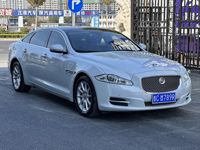 Jaguar XJ