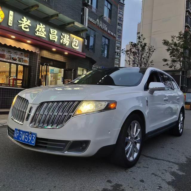 Lincoln MKT