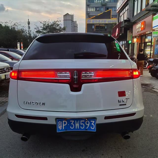 Lincoln MKT