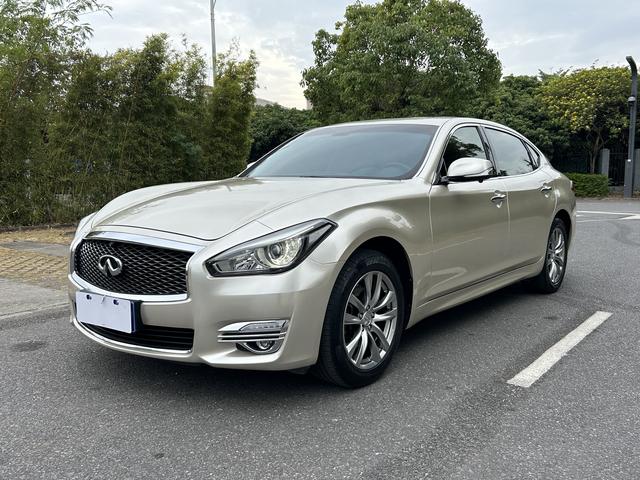 Infiniti Q70