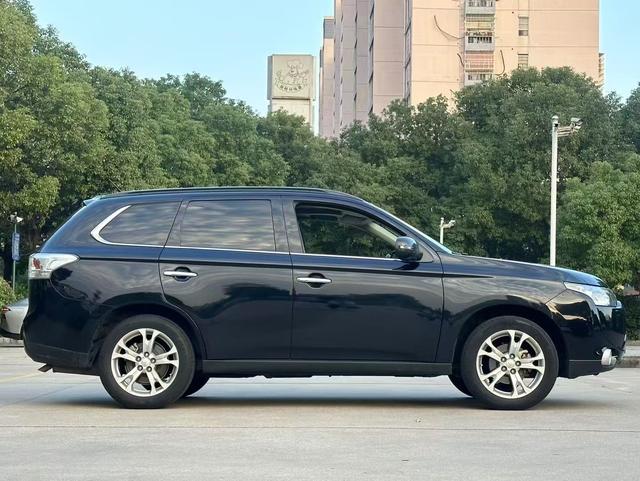 Mitsubishi Outlander (imported)