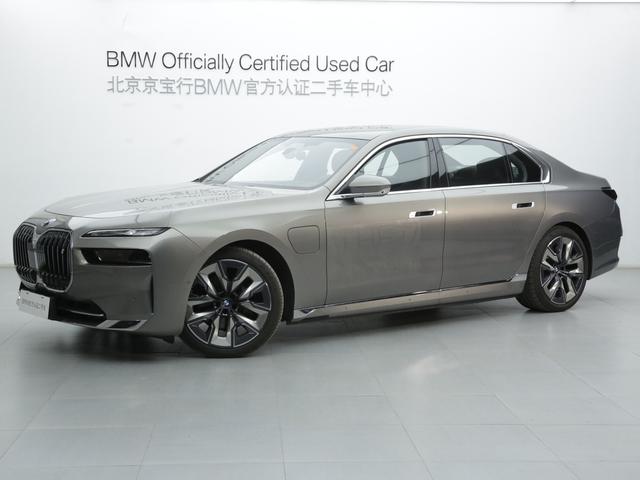 BMW i7