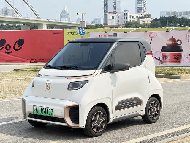 Baojun E200