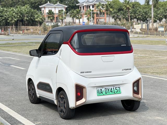 Baojun E200