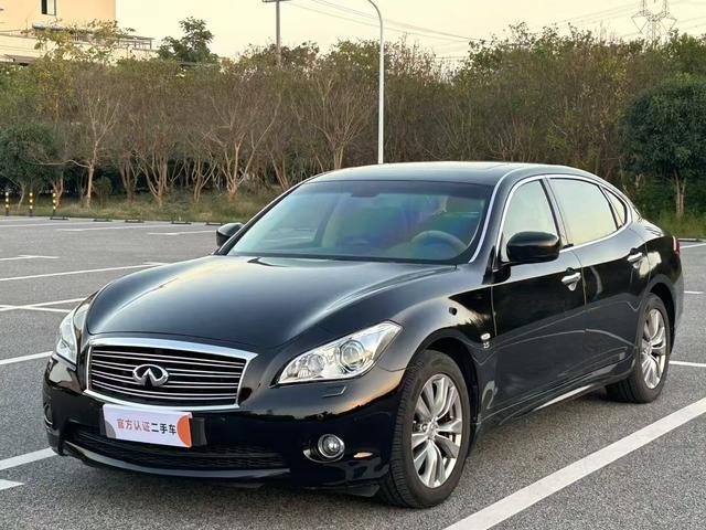 Infiniti Q70