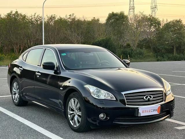 Infiniti Q70