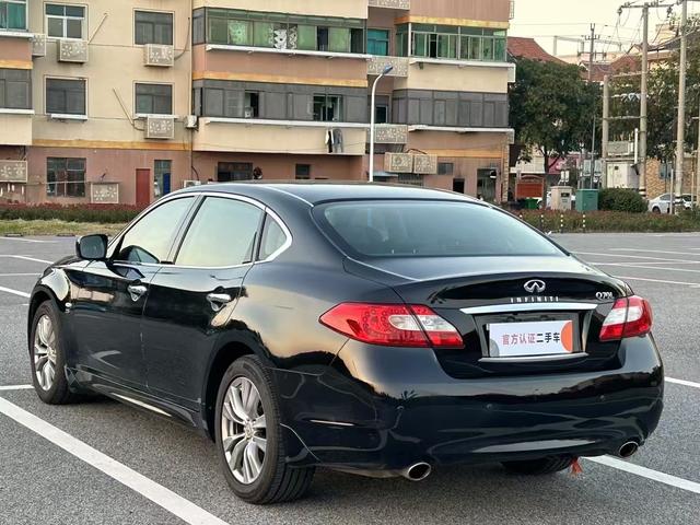 Infiniti Q70