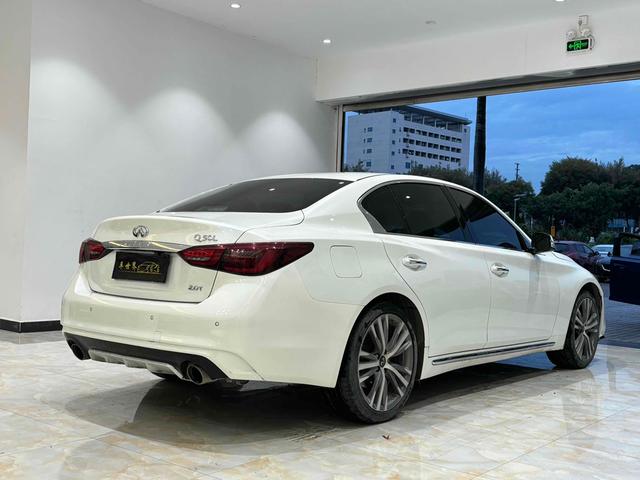 Infiniti Q50L