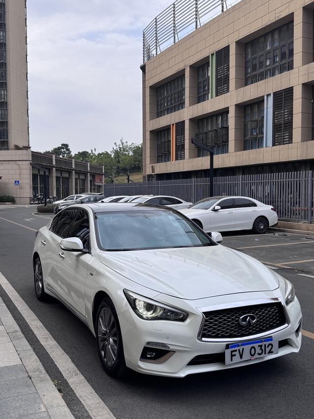 Infiniti Q50L