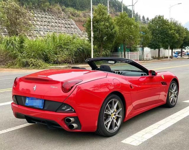 Ferrari California T