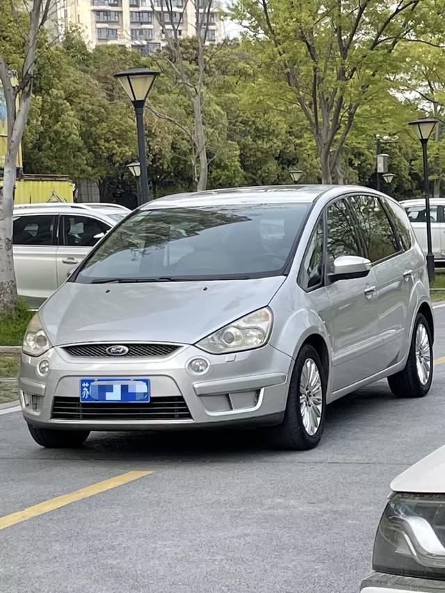 Ford Max