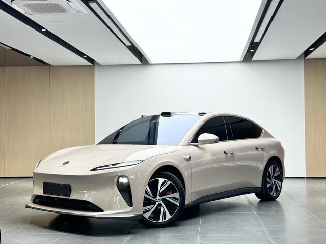 NIO ET5