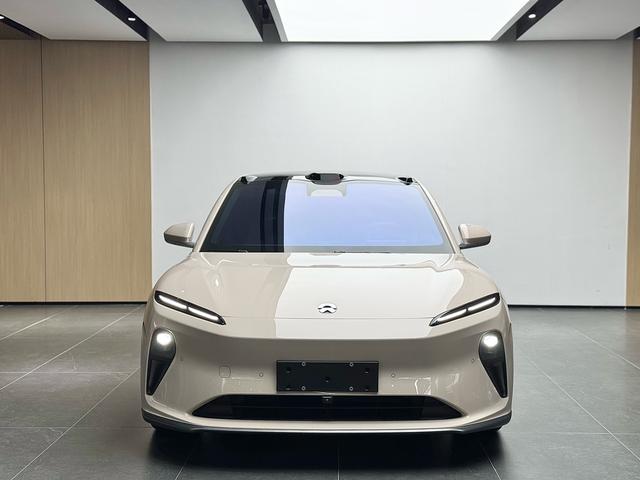 NIO ET5