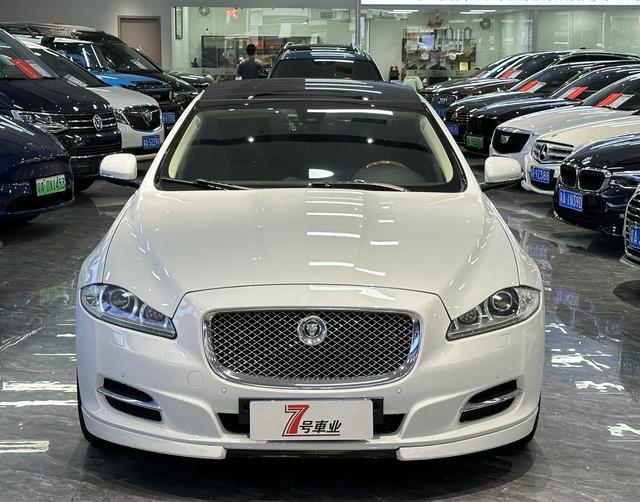 Jaguar XJ