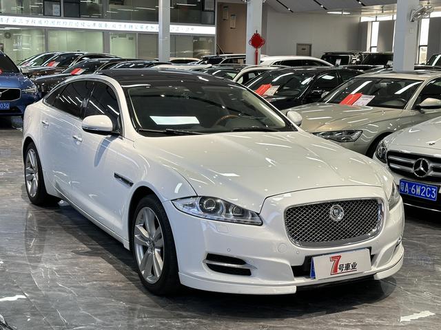 Jaguar XJ