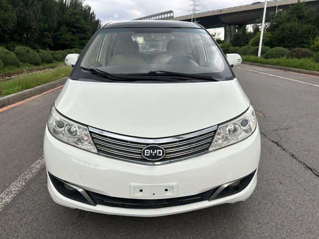 BYD M6