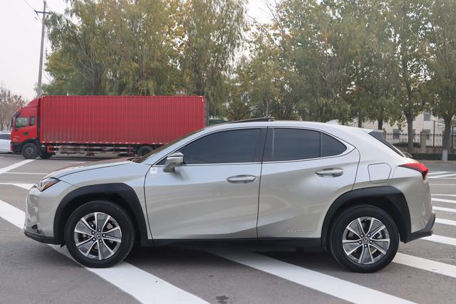 Lexus UX EV