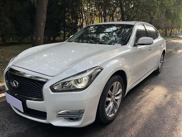 Infiniti Q70