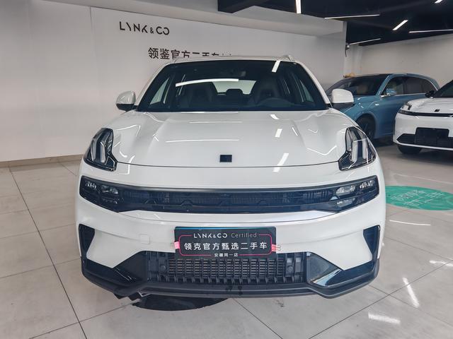 Lynk & Co 06