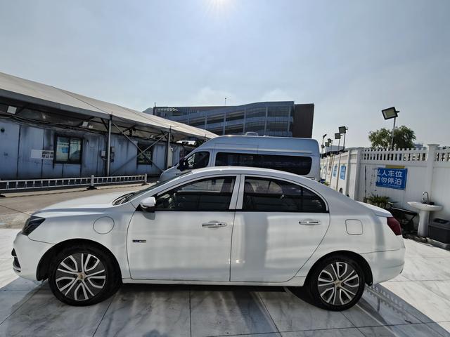 Geely Emgrand EV