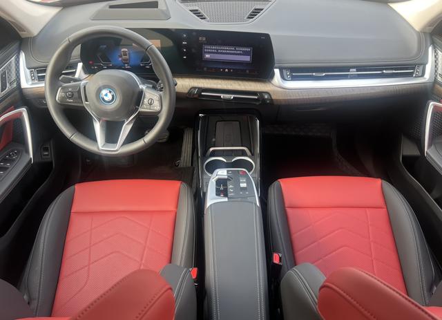 BMW iX1