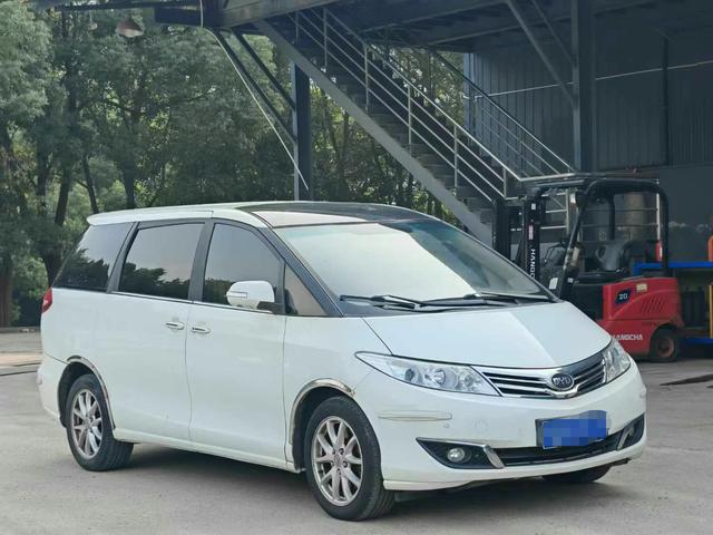 BYD M6