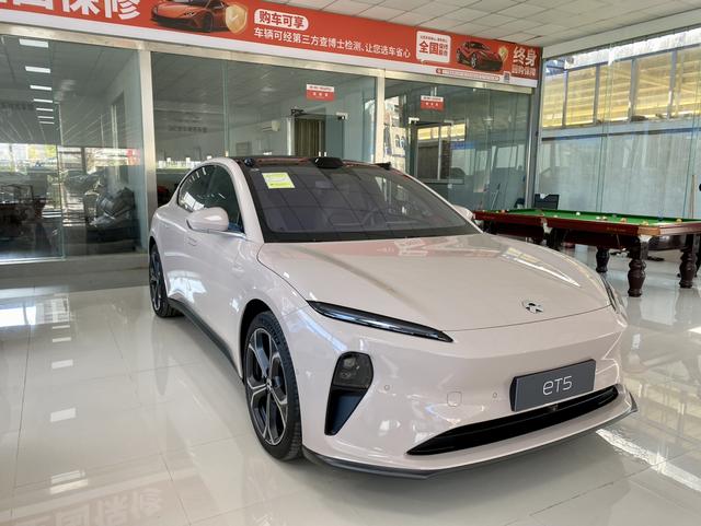 NIO ET5