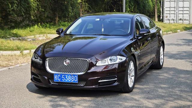 Jaguar XJ